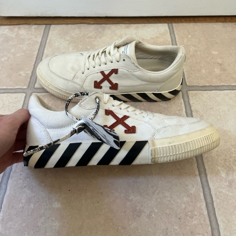 OFF-WHITE Vulc Low White Red Arrow Sneakers - Picture 5 of 6
